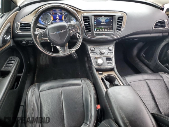 2015 Chrysler 200 C z VIN 1C3CCCEG8FN583462, wystawiony jako Copart lot #55586005 z przebiegiem 117 347 mil mil oraz Szkody całkowita. Historia ofert i sprzedaży dostępna na DreamBid. Obrazek 8.
