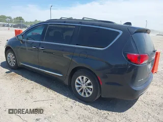 2017 Chrysler Pacifica Touring L with VIN 2C4RC1BG7HR539716, listed as a IAAI auction lot 42037822 with 160,623 mi miles and . Bid and sale history available at DreamBid. Image 3.