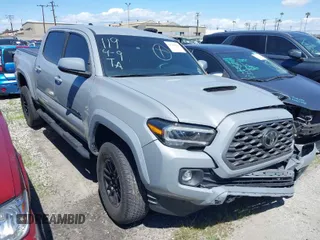 2020 Toyota Tacoma SR5 z VIN 3TMAZ5CN0LM117769, wystawiony jako IAAI lot #41769811 z przebiegiem 33 263 mil mil oraz . Historia ofert i sprzedaży dostępna na DreamBid. Obrazek 1.