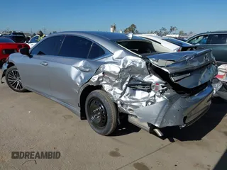 2024 Lexus ES 300h z VIN 58ADA1C17RU053992, wystawiony jako IAAI lot #42266946 z przebiegiem 10 146 mil mil oraz . Historia ofert i sprzedaży dostępna na DreamBid. Obrazek 3.