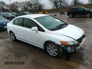 2008 Honda Civic LX z VIN 1HGFA16588L116560, wystawiony jako IAAI lot #40890056 z przebiegiem 294 839 mil mil oraz . Historia ofert i sprzedaży dostępna na DreamBid. Obrazek 1.