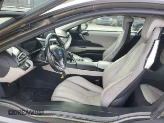 2016 BMW i8 z VIN WBY2Z2C5XGV674797, wystawiony jako Copart lot #44790384 z przebiegiem 58 006 mil mil oraz . Historia ofert i sprzedaży dostępna na DreamBid. Obrazek 7.