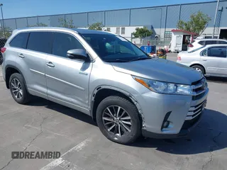 2018 Toyota Highlander Hybrid XLE с VIN 5TDJGRFH8JS040942, выставлен на аукционе IAAI как лот 42554304 с пробегом 49 580 миль миль и . История ставок и продаж доступна на DreamBid. Изображение 1.
