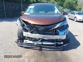 2021 Toyota Sienna LE z VIN 5TDKRKEC0MS062918, wystawiony jako IAAI lot #42382540 z przebiegiem 54 271 mil mil oraz . Historia ofert i sprzedaży dostępna na DreamBid. Obrazek 6.