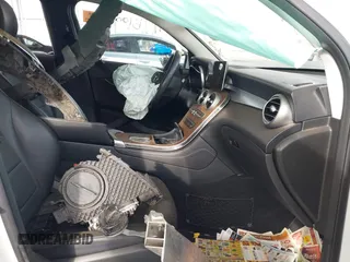 2020 Mercedes-Benz GLC 300 z VIN W1N0G8DB6LF803198, wystawiony jako IAAI lot #41170361 z przebiegiem 56 556 mil mil oraz . Historia ofert i sprzedaży dostępna na DreamBid. Obrazek 5.