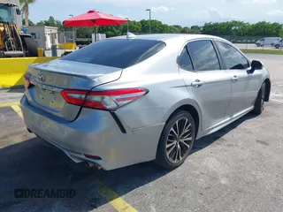 2019 Toyota Camry LE z VIN 4T1B11HK6KU741715, wystawiony jako IAAI lot #42392445 z przebiegiem 138 201 mil mil oraz . Historia ofert i sprzedaży dostępna na DreamBid. Obrazek 4.