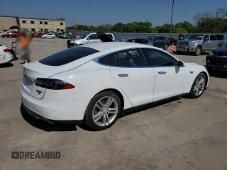 2014 Tesla Model S 60 с VIN 5YJSA1H16EFP45983, выставлен на аукционе Copart как лот 52256635 с пробегом 159 948 миль миль и Списание • Salvage title. История ставок и продаж доступна на DreamBid. Изображение 3.