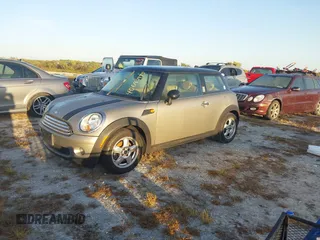 2007 MINI Hardtop with VIN WMWMF33587TU60750, listed as a IAAI auction lot 40640995 with Not Provided miles and . Bid and sale history available at DreamBid. Image 2.