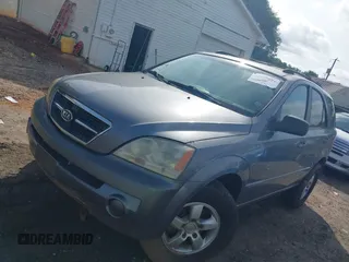 2006 Kia Sorento LX z VIN KNDJD733565594023, wystawiony jako IAAI lot #42375621 z przebiegiem 129 468 mil mil oraz . Historia ofert i sprzedaży dostępna na DreamBid. Obrazek 2.