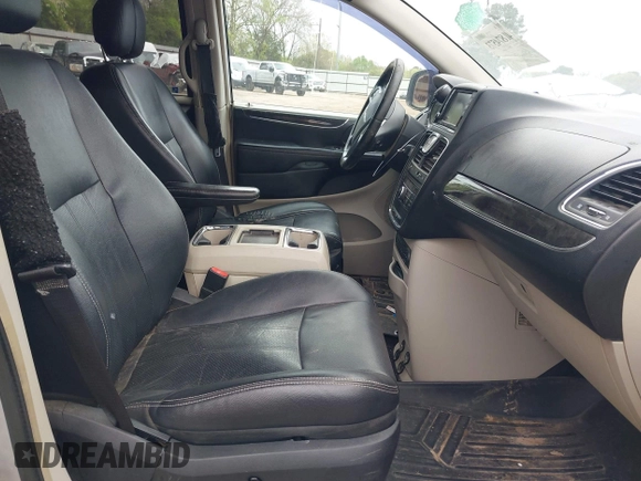 2011 Chrysler Town & Country Touring-L with VIN 2A4RR8DGXBR734005, listed as a IAAI auction lot 41874573 with 170,215 mi miles. Bid and sale history available at carsss.com. Image 5.