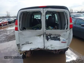 2003 GMC Savana z VIN 1GTFG25T831215242, wystawiony jako IAAI lot #41902381 z przebiegiem 260 499 mil mil oraz . Historia ofert i sprzedaży dostępna na DreamBid. Obrazek 15.