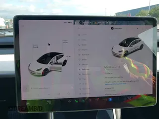 2019 Tesla Model 3 Mid Range z VIN 5YJ3E1EA0KF322776, wystawiony jako IAAI lot #41703368 z przebiegiem 131 264 mil mil oraz . Historia ofert i sprzedaży dostępna na DreamBid. Obrazek 18.