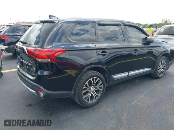 2017 Mitsubishi Outlander ES z VIN JA4AZ2A3XHZ052168, wystawiony jako IAAI lot #42194062 z przebiegiem 209 195 mil mil oraz . Historia ofert i sprzedaży dostępna na DreamBid. Obrazek 4.