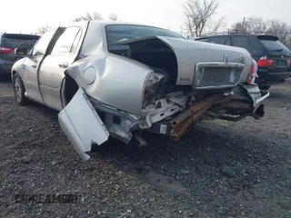 2008 Lincoln Town Car Limited z VIN 2LNHM82V78X646773, wystawiony jako IAAI lot #41738970 z przebiegiem 135 938 mil mil oraz . Historia ofert i sprzedaży dostępna na DreamBid. Obrazek 6.