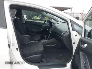 2017 Kia Forte LX with VIN 3KPFK4A7XHE112475, listed as a IAAI auction lot 40762895 with 61,394 mi miles. Bid and sale history available at carsss.com. Image 5.
