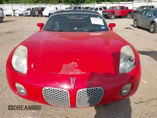2006 Pontiac Solstice with VIN 1G2MB33B36Y101025, listed as a IAAI auction lot 42022422 with 197,378 mi miles. Bid and sale history available at carsss.com. Image 6.