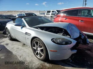 2008 Aston Martin Vantage z VIN SCFBF04B18GD08286, wystawiony jako Copart lot #42556915 z przebiegiem 24 881 mil mil oraz Szkoda całkowita • Salvage title. Historia ofert i sprzedaży dostępna na DreamBid. Obrazek 4.
