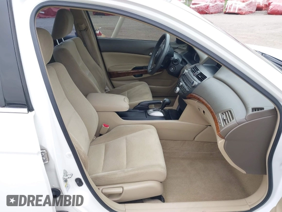 2009 Honda Accord EX z VIN 1HGCP26779A032901, wystawiony jako IAAI lot #42043319 z przebiegiem 231 311 mil mil oraz . Historia ofert i sprzedaży dostępna na DreamBid. Obrazek 5.