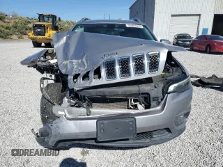 2019 Jeep Cherokee Latitude z VIN 1C4PJLCXXKD278468, wystawiony jako Copart lot #55064395 z przebiegiem 84 945 mil mil oraz Szkoda całkowita • Salvage title. Historia ofert i sprzedaży dostępna na DreamBid. Obrazek 5.