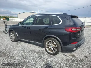 2021 BMW X5 sDrive40i with VIN 5UXCR4C06M9H52522, listed as a Copart auction lot 53038075 with 108,218 mi miles and Clean Title. Bid and sale history available at carsss.com. Image 2.