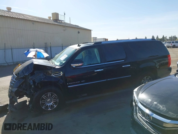 2008 Cadillac Escalade ESV z VIN 1GYFK66838R164476, wystawiony jako IAAI lot #40642750 z przebiegiem 206 681 mil mil oraz . Historia ofert i sprzedaży dostępna na DreamBid. Obrazek 14.
