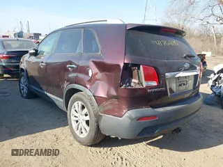 2011 Kia Sorento EX with VIN 5XYKU4A20BG153415, listed as a IAAI auction lot 41768219 with 185,732 mi miles. Bid and sale history available at carsss.com. Image 3.
