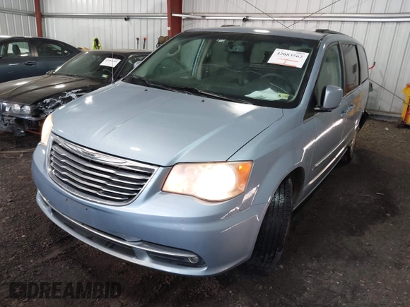 2013 Chrysler Town & Country Touring with VIN 2C4RC1BG3DR573565, listed as a IAAI auction lot 42083562 with 94,828 mi miles. Bid and sale history available at carsss.com. Image 17.