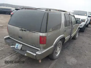 2000 Chevrolet Blazer LT z VIN 1GNDT13WXY2214421, wystawiony jako IAAI lot #41525220 z przebiegiem Nie podano mil oraz . Historia ofert i sprzedaży dostępna na DreamBid. Obrazek 4.