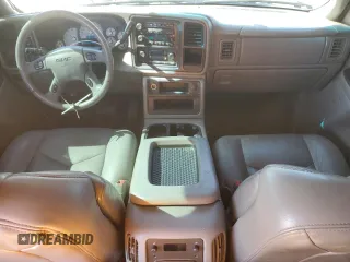 2005 GMC Sierra 2500HD SLE z VIN 1GTHK23205F973907, wystawiony jako Copart lot #57699575 z przebiegiem 229 412 mil mil oraz Szkoda całkowita • Salvage title. Historia ofert i sprzedaży dostępna na DreamBid. Obrazek 8.