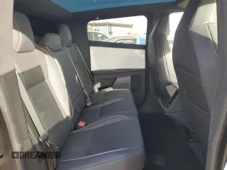2024 Tesla Cybertruck z VIN 7G2CEHED1RA021263, wystawiony jako Copart lot #89275525 z przebiegiem 4 114 mil mil oraz Szkoda całkowita • Salvage title. Historia ofert i sprzedaży dostępna na DreamBid. Obrazek 10.