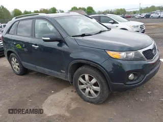 2013 Kia Sorento LX with VIN 5XYKTCA67DG405003, listed as a IAAI auction lot 42253887 with 197,093 mi miles and . Bid and sale history available at DreamBid. Image 1.