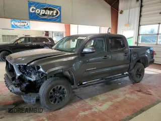 2023 Toyota Tacoma SR z VIN 3TYCZ5AN9PT173473, wystawiony jako Copart lot #54219015 z przebiegiem 22 740 mil mil oraz Szkody całkowita. Historia ofert i sprzedaży dostępna na DreamBid. Obrazek 1.