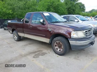 2000 Ford F-150 z VIN 1FTPX17LXYNA52377, wystawiony jako IAAI lot #42265332 z przebiegiem 220 971 mil mil oraz . Historia ofert i sprzedaży dostępna na DreamBid. Obrazek 1.