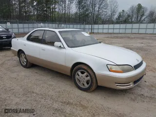 1996 Lexus ES 300 with VIN JT8BF12G6T0148230, listed as a IAAI auction lot 38985805 with 296,043 mi miles. Bid and sale history available at carsss.com. Image 1.