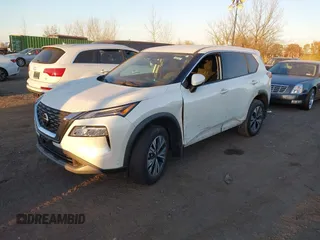 2021 Nissan Rogue SV z VIN 5N1AT3BB5MC755558, wystawiony jako IAAI lot #40766170 z przebiegiem 48 365 mil mil oraz . Historia ofert i sprzedaży dostępna na DreamBid. Obrazek 18.