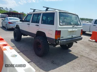 1996 Jeep Cherokee Country with VIN 1J4FJ78SXTL189940, listed as a IAAI auction lot 42020459 with 181,035 mi miles. Bid and sale history available at carsss.com. Image 3.