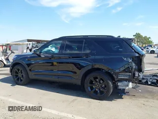 2023 Ford Explorer ST-Line z VIN 1FMSK8KH7PGC03436, wystawiony jako IAAI lot #42359119 z przebiegiem 5 261 mil mil oraz . Historia ofert i sprzedaży dostępna na DreamBid. Obrazek 15.