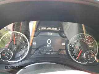 2022 Ram 1500 Big Horn z VIN 1C6RRFFGXNN296442, wystawiony jako Copart lot #64558045 z przebiegiem 33 925 mil mil oraz Szkoda całkowita • Salvage title. Historia ofert i sprzedaży dostępna na DreamBid. Obrazek 9.