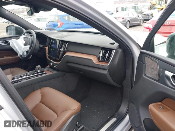 2024 Volvo XC60 Recharge Plug-In Hybrid Plus Dark Theme with VIN YV4H60DL1R1763252, listed as a IAAI auction lot 41731933 with 8,959 mi miles. Bid and sale history available at carsss.com. Image 5.