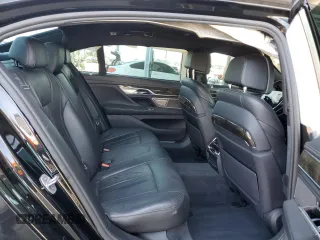 2016 BMW 7 Series 740i z VIN WBA7E2C55GG547282, wystawiony jako Copart lot #57740095 z przebiegiem Nie podano mil oraz Szkoda całkowita • Salvage title. Historia ofert i sprzedaży dostępna na DreamBid. Obrazek 10.