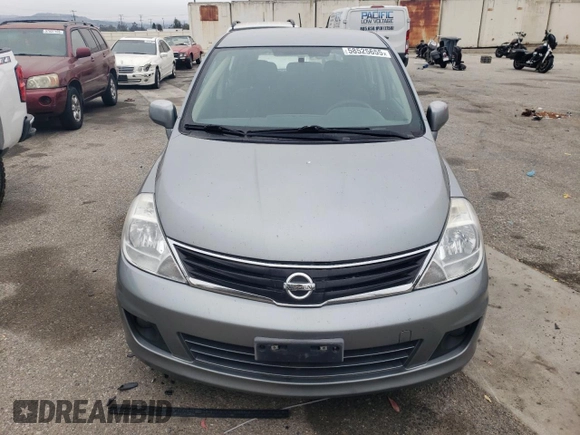 2010 Nissan Versa S z VIN 3N1BC1CPXAL467982, wystawiony jako Copart lot #58525655 z przebiegiem 139 088 mil mil oraz Szkoda całkowita • Salvage title. Historia ofert i sprzedaży dostępna na DreamBid. Obrazek 5.
