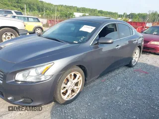 2013 Nissan Maxima SV z VIN 1N4AA5AP2DC810217, wystawiony jako IAAI lot #42594196 z przebiegiem 157 765 mil mil oraz . Historia ofert i sprzedaży dostępna na DreamBid. Obrazek 2.