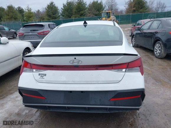 2025 Hyundai Elantra SEL Sport with VIN KMHLM4DG9SU881711, listed as a IAAI auction lot 41464931 with 1,497 mi miles. Bid and sale history available at carsss.com. Image 17.