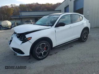 2024 Alfa Romeo Stelvio Veloce z VIN ZASPAKBN6R7D71708, wystawiony jako Copart lot #78772694 z przebiegiem 13 044 mil mil oraz Szkody całkowita. Historia ofert i sprzedaży dostępna na DreamBid. Obrazek 1.