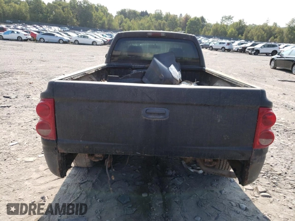 2008 Dodge Dakota z VIN 1D7HW32K58S571930, wystawiony jako Copart lot #69245074 z przebiegiem Nie podano mil oraz Szkoda całkowita • Salvage title. Historia ofert i sprzedaży dostępna na DreamBid. Obrazek 6.