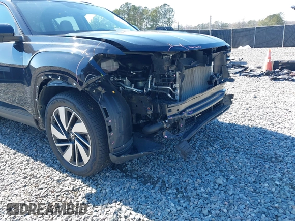 2024 Volkswagen Atlas SE with VIN 1V2JR2CA5RC532574, listed as a IAAI auction lot 41640988 with 24,048 mi miles and . Bid and sale history available at DreamBid. Image 18.