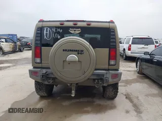 2005 Hummer H2 SUV z VIN 5GRGN23U95H132238, wystawiony jako IAAI lot #41809909 z przebiegiem 300 293 mil mil oraz . Historia ofert i sprzedaży dostępna na DreamBid. Obrazek 16.