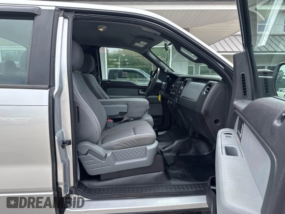 2013 Ford F-150 XL z VIN 1FTFX1EF8DFD87828, wystawiony jako IAAI lot #42662130 z przebiegiem 229 088 mil mil oraz . Historia ofert i sprzedaży dostępna na DreamBid. Obrazek 5.