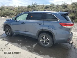 2019 Toyota Highlander LE z VIN 5TDBZRFH3KS960817, wystawiony jako Copart lot #52377955 z przebiegiem 95 348 mil mil oraz Szkoda całkowita • Salvage title. Historia ofert i sprzedaży dostępna na DreamBid. Obrazek 2.