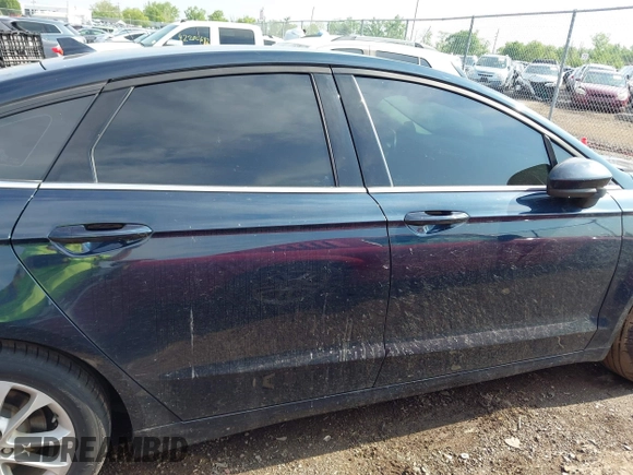 2020 Ford Fusion SE z VIN 3FA6P0HDXLR224898, wystawiony jako IAAI lot #42269794 z przebiegiem 55 023 mil mil oraz . Historia ofert i sprzedaży dostępna na DreamBid. Obrazek 13.